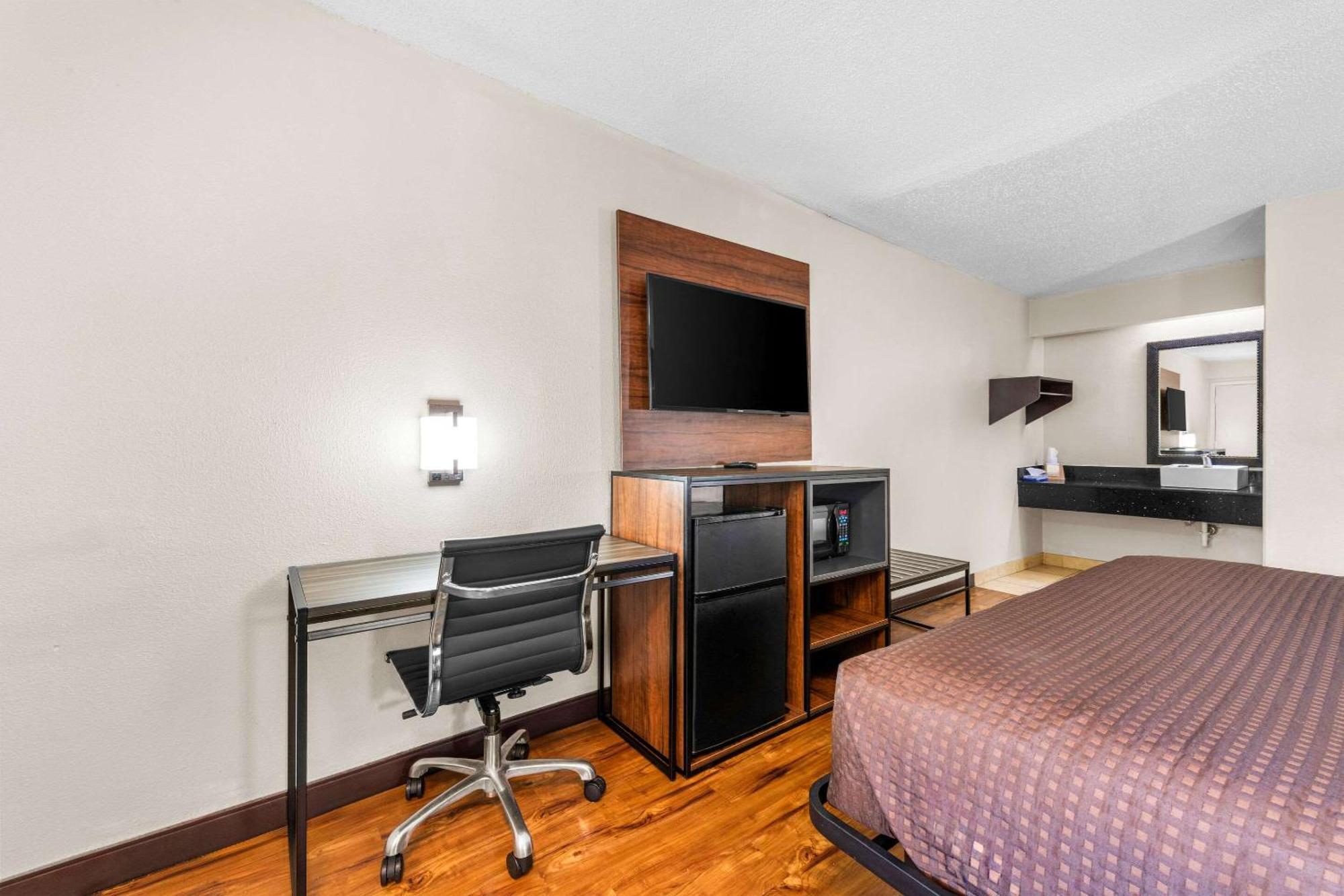 Econo Lodge Charlotte Airport Bagian luar foto