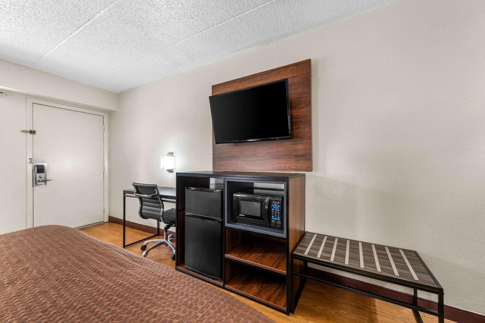 Econo Lodge Charlotte Airport Bagian luar foto