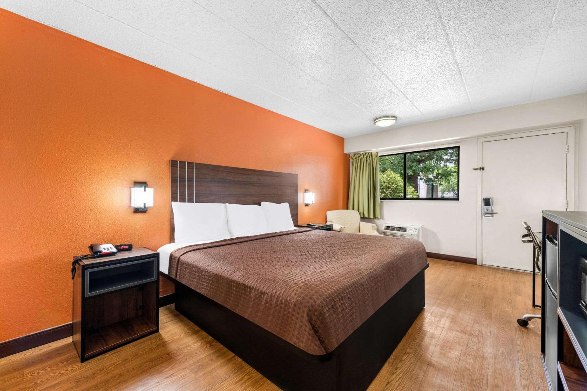 Econo Lodge Charlotte Airport Bagian luar foto