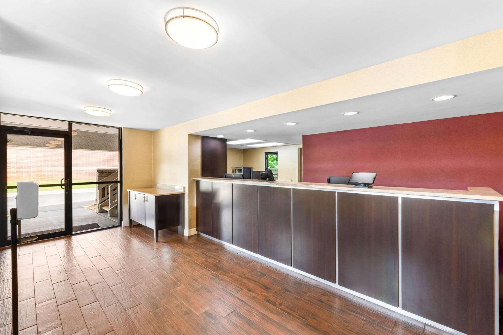 Econo Lodge Charlotte Airport Bagian luar foto