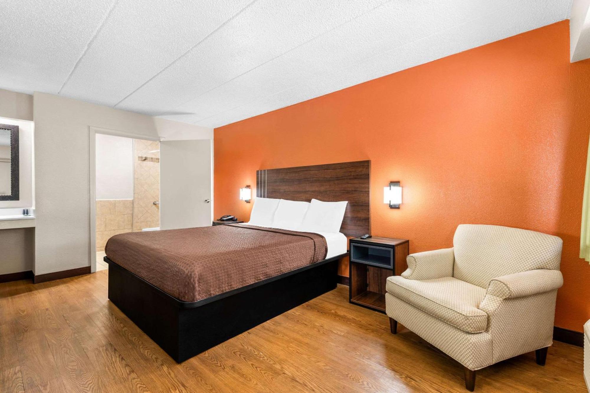 Econo Lodge Charlotte Airport Bagian luar foto