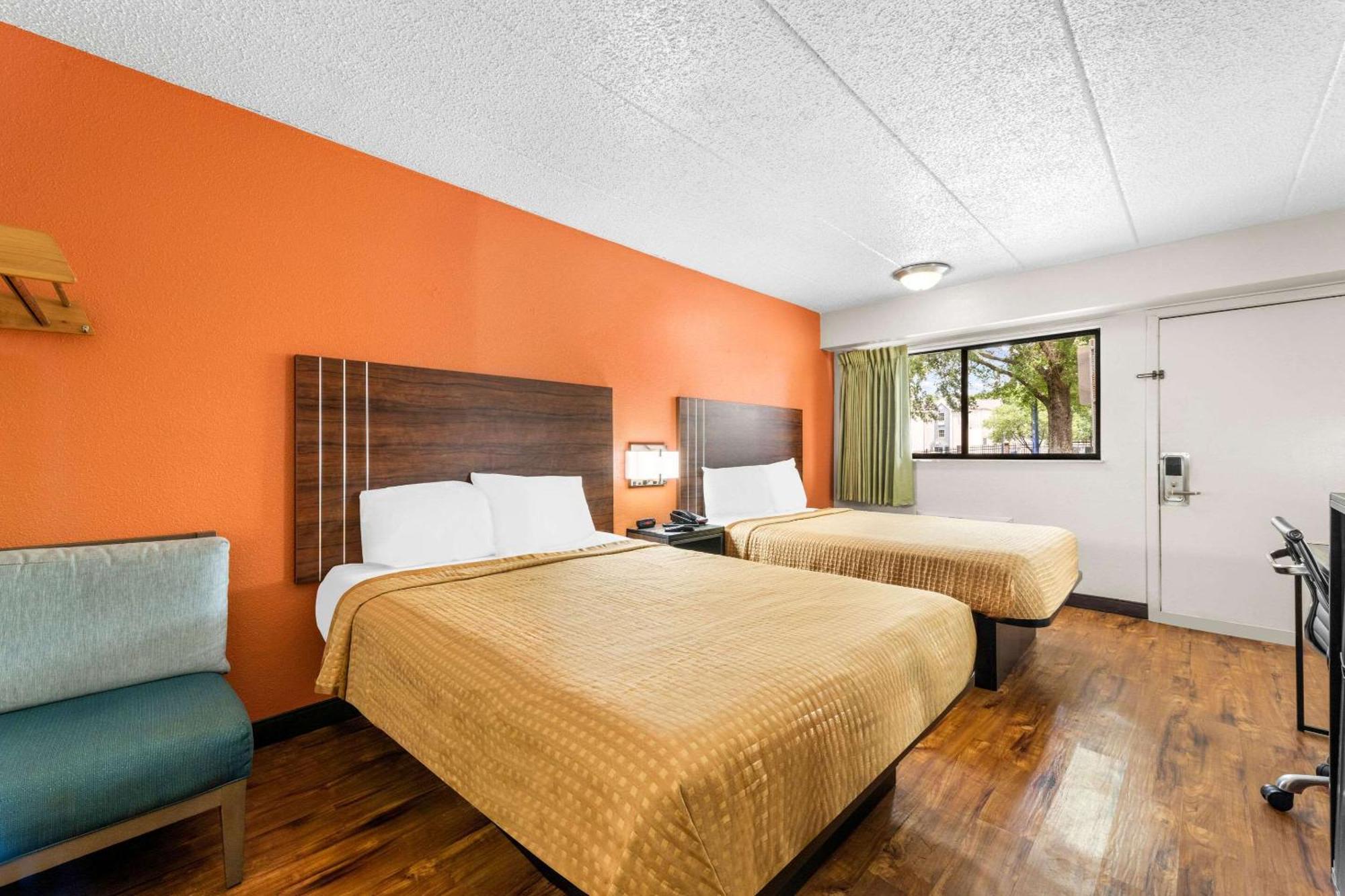 Econo Lodge Charlotte Airport Bagian luar foto