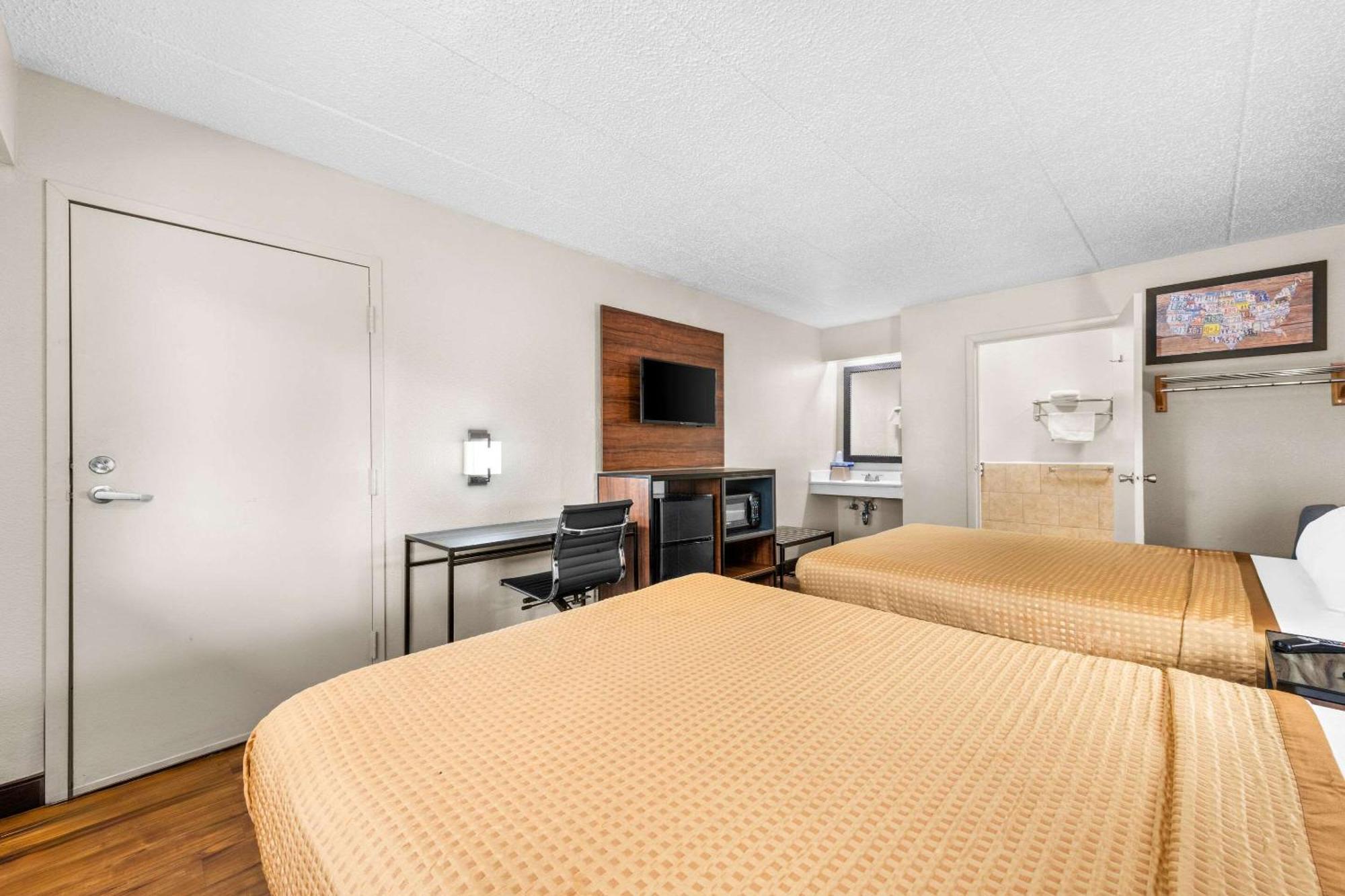 Econo Lodge Charlotte Airport Bagian luar foto