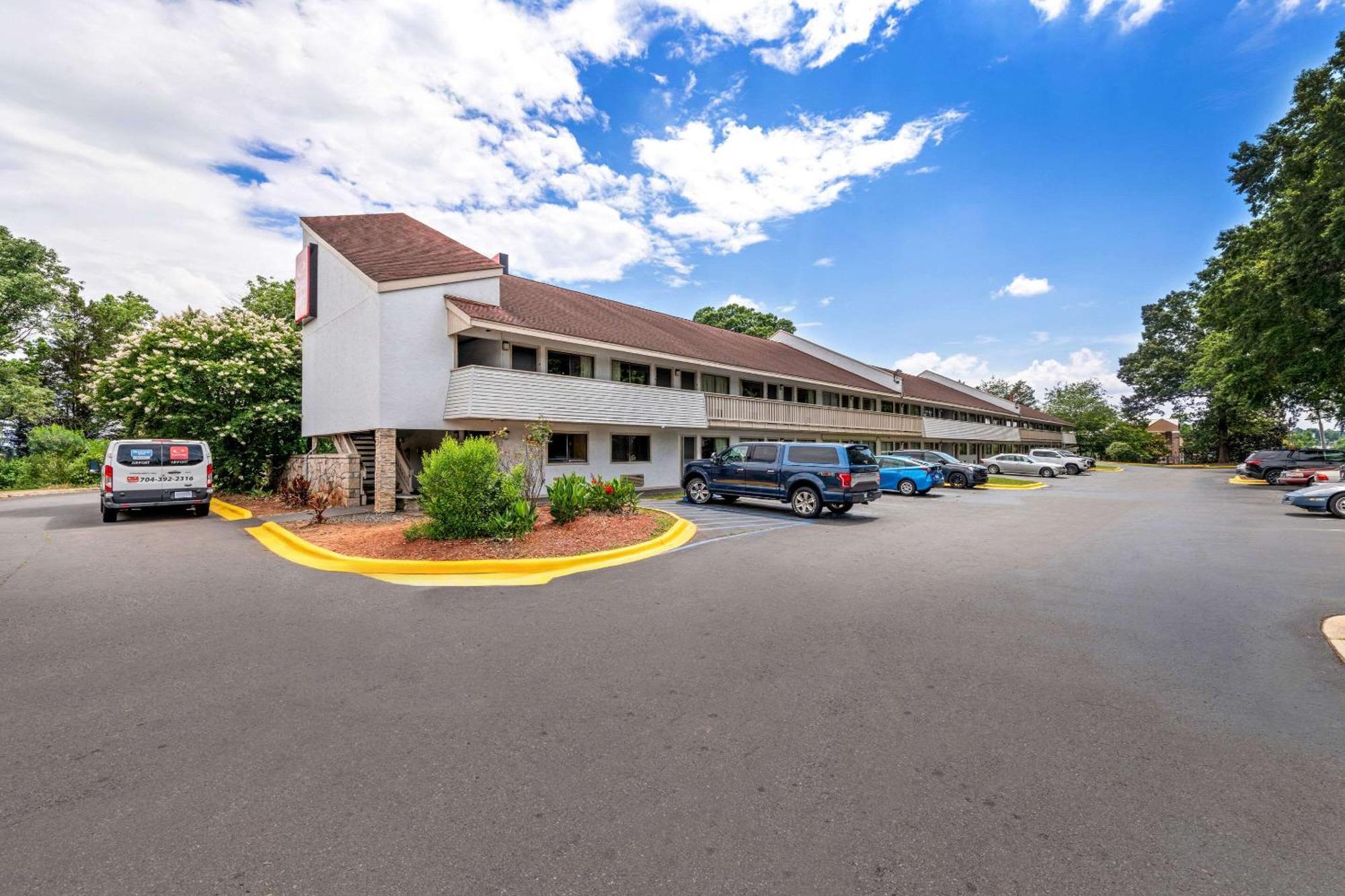 Econo Lodge Charlotte Airport Bagian luar foto